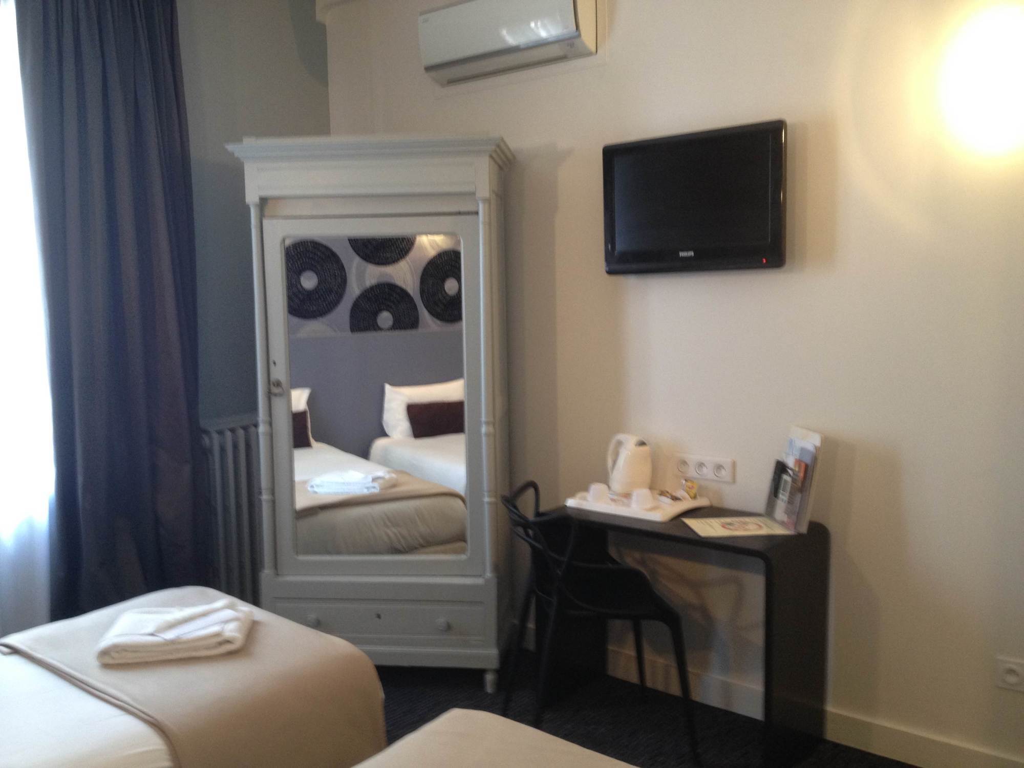 Hotel Raymond 4 Тулуза Стая снимка